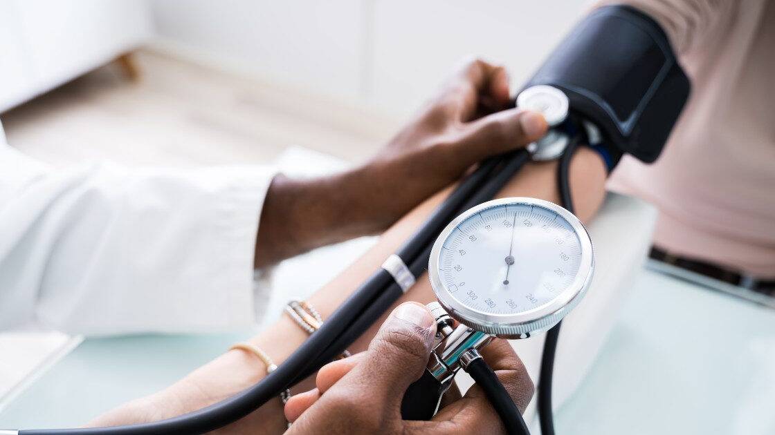 Know your numbers - Doctor using a stethoscope to measure patient's blood pressure, highlighting PreCardix's commitment to cardiovascular health.