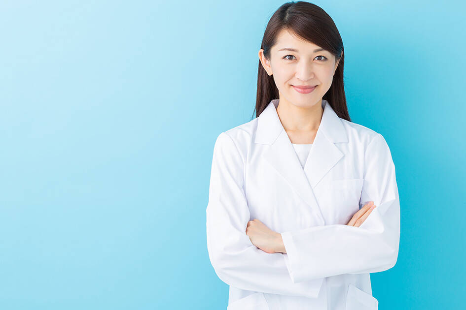 Heart Health Supplements: Female scientist in lab attire smiling at the camera, with a light blue to white gradient background.